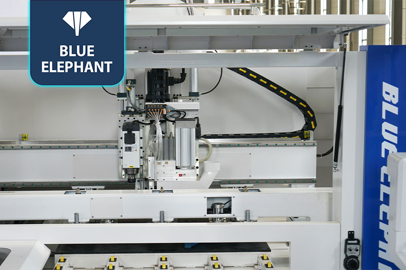 ET7贴标钻铣一体机